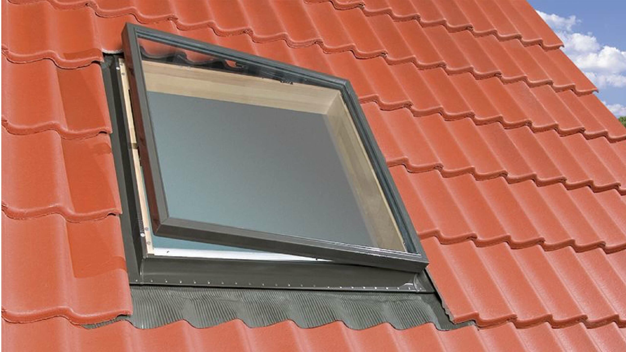 FAKRO FWU - Deck Mounted Roof Access Window 5 FWU Hero 2