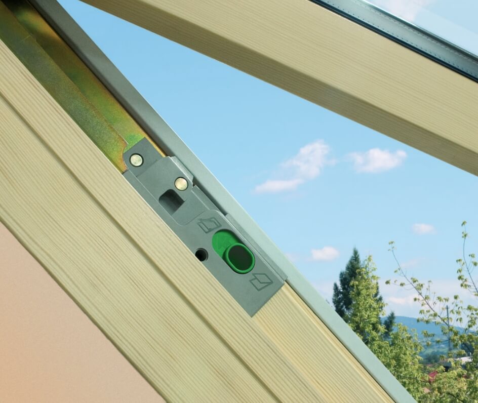 FAKRO FPP-V Pre Select Max - Deck Mounted Top Hung & Pivot Roof Window 18 FPP-V Highlight 1