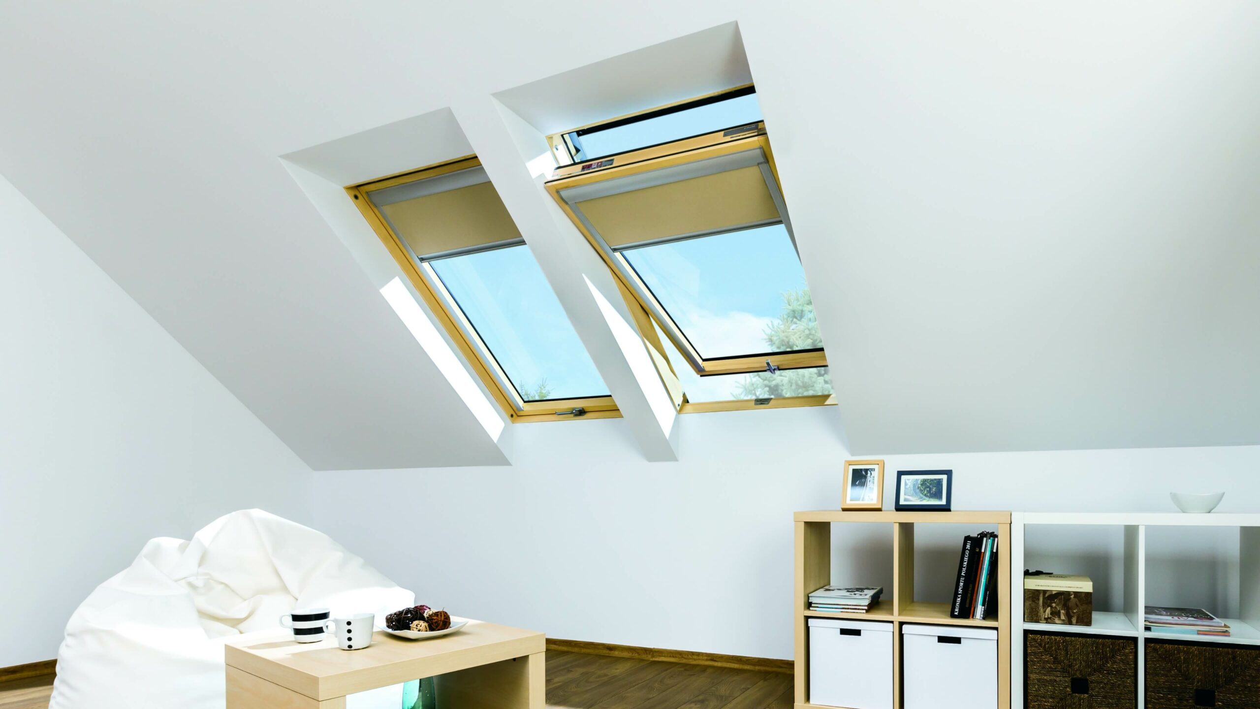 FAKRO FTP-V – fenêtre de toit pivotante avec cadre intégré 2 ftp_v_hero-1