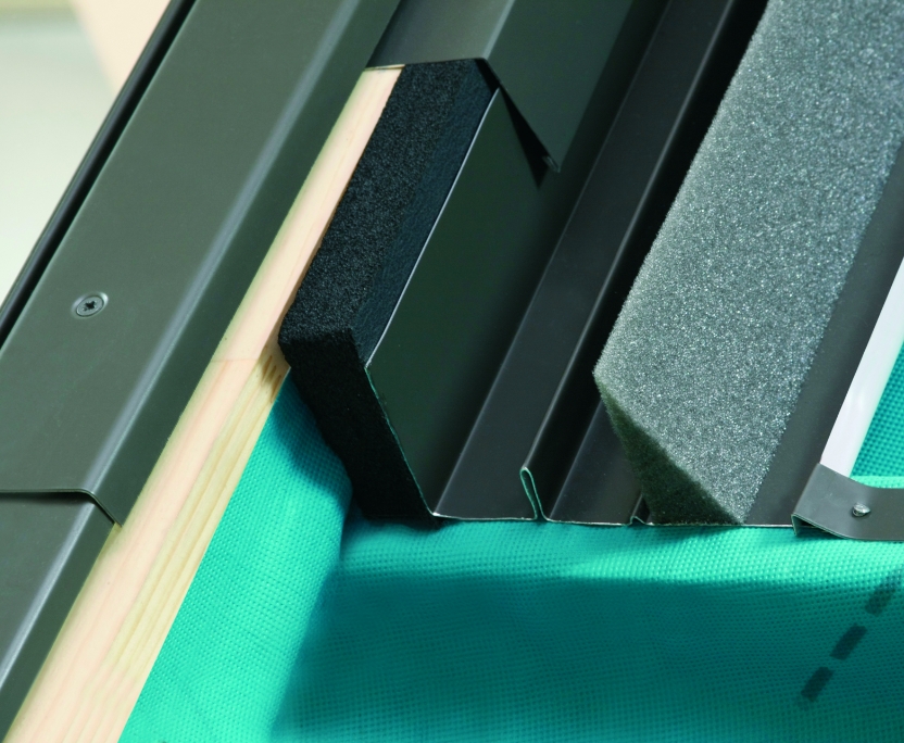 FAKRO FVS – Puits De Lumière Avec Cadre Intégré à Ouverture Solaire 42 High performance flashing systems cta