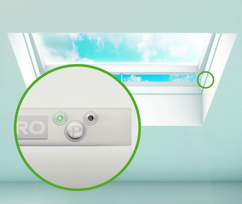 FAKRO DEG - Fenêtre de toit plat (solaire ou électrique) à ventilation, montée sur le toit-terrasse - double vitrage 31 Dxg roof window open close button