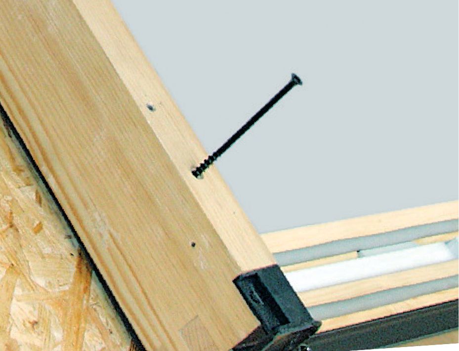 Columbia et FAKRO 26 Fakro Screw Install